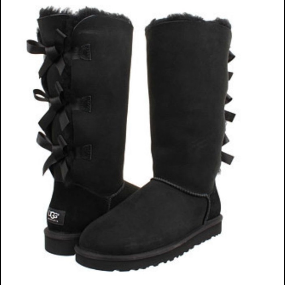 3 bow Ugg size 9 in Black